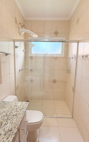 Casa de condomínio à venda com 300m², 4 quartos e 5 vagasBanheiro Social
