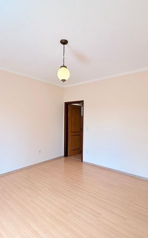 Casa de condomínio à venda com 300m², 4 quartos e 5 vagasSuíte