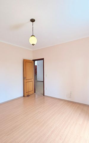 Casa de condomínio à venda com 300m², 4 quartos e 5 vagasSuíte