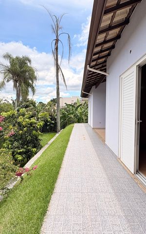 Casa de condomínio à venda com 300m², 4 quartos e 5 vagasQuintal