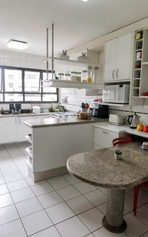 Apartamento à venda com 162m², 4 quartos e 3 vagasCozinha - Armários