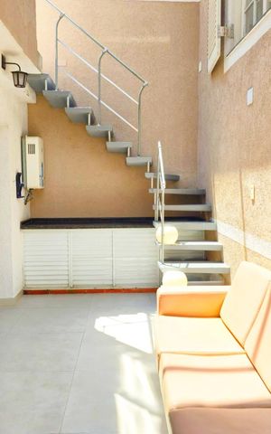 Casa à venda com 240m², 4 quartos e 4 vagas Casa à venda com 240m², 4 quartos e 4 vagasVaranda gourmet