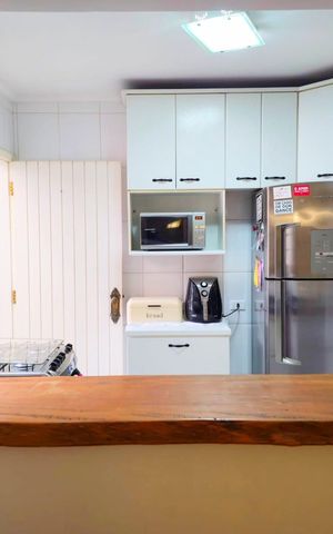 Casa à venda com 240m², 4 quartos e 4 vagas Casa à venda com 240m², 4 quartos e 4 vagasCozinha