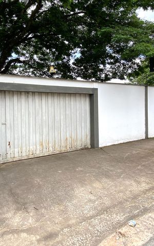 Casa à venda com 400m², 3 quartos e 10 vagas Casa à venda com 400m², 3 quartos e 10 vagasFachada