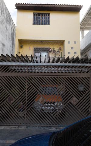 Casa à venda com 110m², 3 quartos e 2 vagas Casa à venda com 110m², 3 quartos e 2 vagasFachada