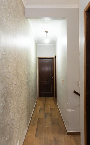 Casa à venda com 110m², 3 quartos e 2 vagas Casa à venda com 110m², 3 quartos e 2 vagasCorredor