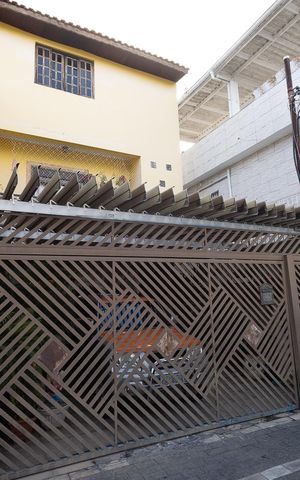 Casa à venda com 110m², 3 quartos e 2 vagas Casa à venda com 110m², 3 quartos e 2 vagasFachada