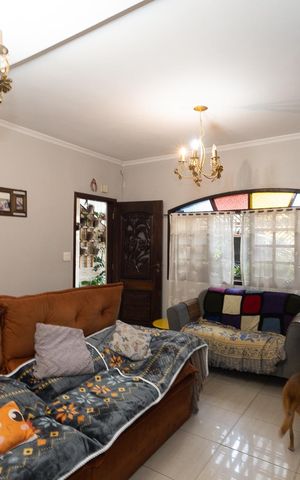 Casa à venda com 110m², 3 quartos e 2 vagas Casa à venda com 110m², 3 quartos e 2 vagasSala