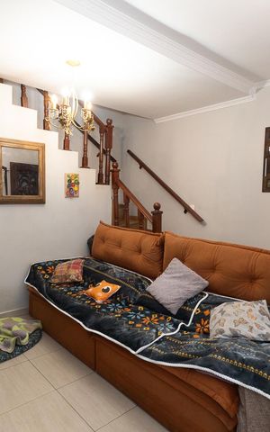 Casa à venda com 110m², 3 quartos e 2 vagas Casa à venda com 110m², 3 quartos e 2 vagasSala