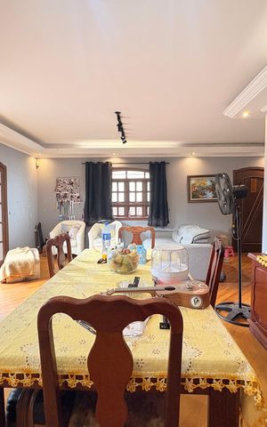 Casa à venda com 638m², 3 quartos e 6 vagasSala