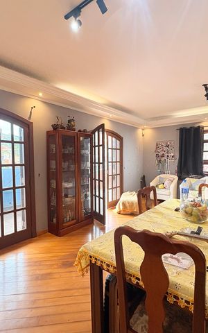 Casa à venda com 638m², 3 quartos e 6 vagasSala