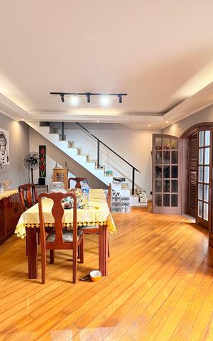 Casa à venda com 638m², 3 quartos e 6 vagasSala