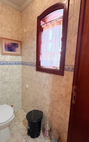 Casa à venda com 638m², 3 quartos e 6 vagasBanheiro do piso superior