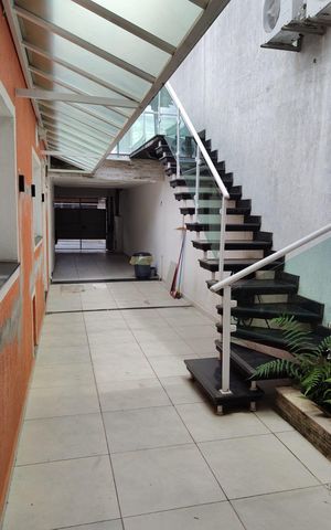 Casa à venda com 248m², 3 quartos e 4 vagas Casa à venda com 248m², 3 quartos e 4 vagasÁrea externa