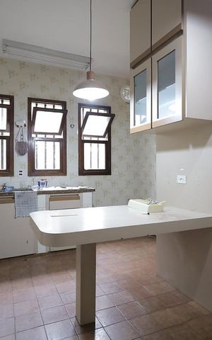 Casa à venda com 340m², 4 quartos e 4 vagas Casa à venda com 340m², 4 quartos e 4 vagasCozinha
