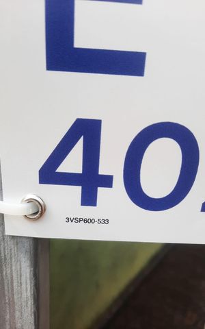 Casa à venda com 195m², 4 quartos e 3 vagas Casa à venda com 195m², 4 quartos e 3 vagasPlaquinha