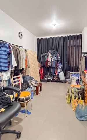 Studio à venda com 28m², 1 quarto e sem vaga Studio à venda com 28m², 1 quarto e sem vagaSala e Quarto