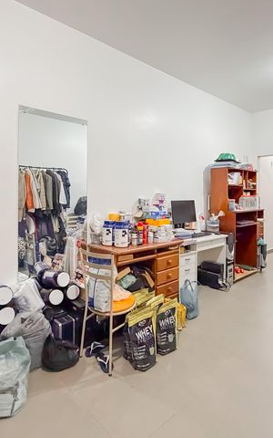 Studio à venda com 28m², 1 quarto e sem vaga Studio à venda com 28m², 1 quarto e sem vagaSala e Quarto
