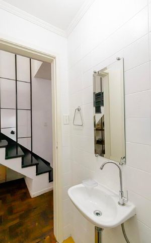 Casa à venda com 185m², 3 quartos e 2 vagas Casa à venda com 185m², 3 quartos e 2 vagasCorredor