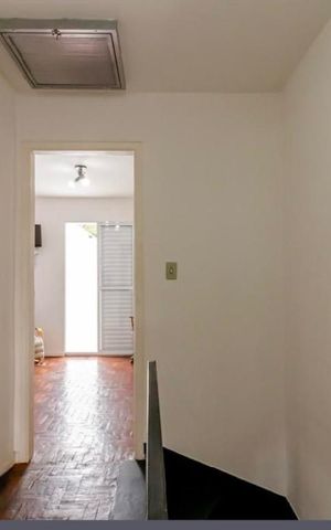 Casa à venda com 185m², 3 quartos e 2 vagas Casa à venda com 185m², 3 quartos e 2 vagasCorredor