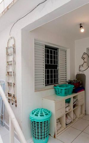 Casa à venda com 185m², 3 quartos e 2 vagas Casa à venda com 185m², 3 quartos e 2 vagasÁrea de serviço