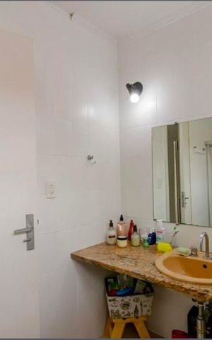 Casa à venda com 185m², 3 quartos e 2 vagas Casa à venda com 185m², 3 quartos e 2 vagasBanheiro