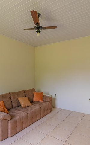 Casa à venda com 200m², 3 quartos e 2 vagas Casa à venda com 200m², 3 quartos e 2 vagasSala