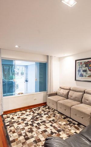 Casa à venda com 128m², 3 quartos e 2 vagas Casa à venda com 128m², 3 quartos e 2 vagasSala