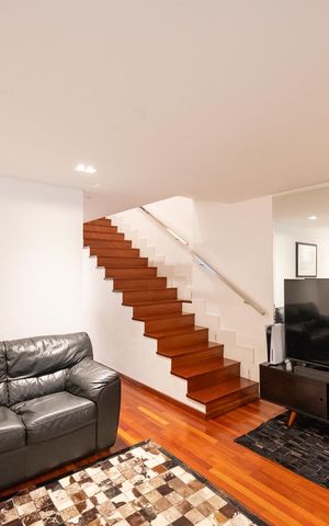 Casa à venda com 128m², 3 quartos e 2 vagas Casa à venda com 128m², 3 quartos e 2 vagasSala