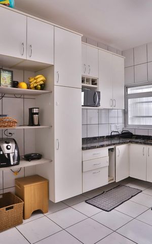 Casa à venda com 134m², 3 quartos e 2 vagas Casa à venda com 134m², 3 quartos e 2 vagasCozinha