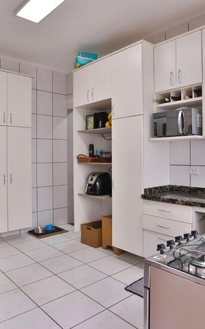 Casa à venda com 134m², 3 quartos e 2 vagas Casa à venda com 134m², 3 quartos e 2 vagasCozinha