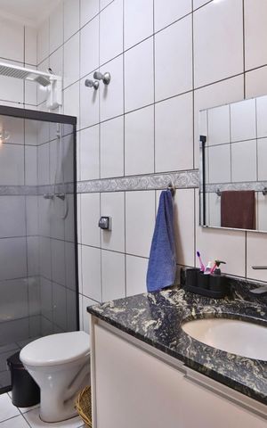 Casa à venda com 134m², 3 quartos e 2 vagas Casa à venda com 134m², 3 quartos e 2 vagasBanheiro