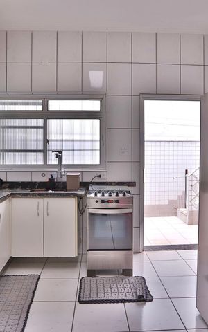 Casa à venda com 134m², 3 quartos e 2 vagas Casa à venda com 134m², 3 quartos e 2 vagasCozinha