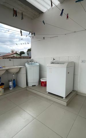 Casa à venda com 250m², 4 quartos e 2 vagas Casa à venda com 250m², 4 quartos e 2 vagasÁrea de Serviço