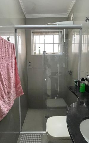 Casa à venda com 250m², 4 quartos e 2 vagas Casa à venda com 250m², 4 quartos e 2 vagasBanheiro 2