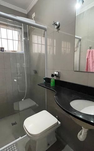 Casa à venda com 250m², 4 quartos e 2 vagas Casa à venda com 250m², 4 quartos e 2 vagasBanheiro 2