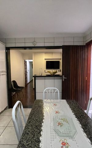 Casa à venda com 250m², 4 quartos e 2 vagas Casa à venda com 250m², 4 quartos e 2 vagasCozinha