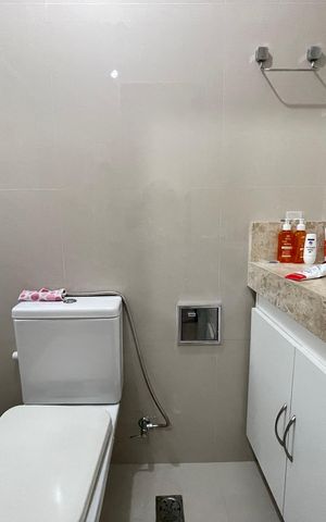 Casa à venda com 250m², 4 quartos e 2 vagas Casa à venda com 250m², 4 quartos e 2 vagasBanheiro 1