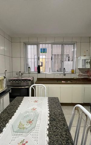 Casa à venda com 250m², 4 quartos e 2 vagas Casa à venda com 250m², 4 quartos e 2 vagasCozinha