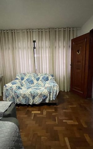 Casa à venda com 250m², 4 quartos e 2 vagas Casa à venda com 250m², 4 quartos e 2 vagasSala