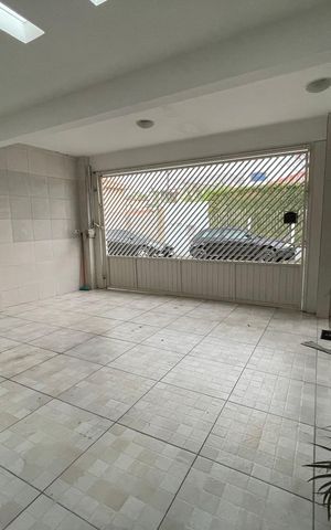 Casa à venda com 250m², 4 quartos e 2 vagas Casa à venda com 250m², 4 quartos e 2 vagasGaragem