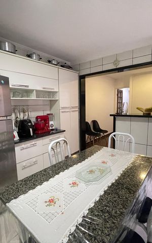 Casa à venda com 250m², 4 quartos e 2 vagas Casa à venda com 250m², 4 quartos e 2 vagasCozinha