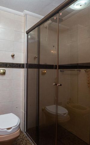 Apartamento à venda com 163m², 3 quartos e 2 vagas Apartamento à venda com 163m², 3 quartos e 2 vagasBanheiro Suíte