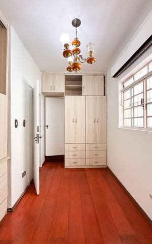 Casa à venda com 350m², 4 quartos e 4 vagasEscritório