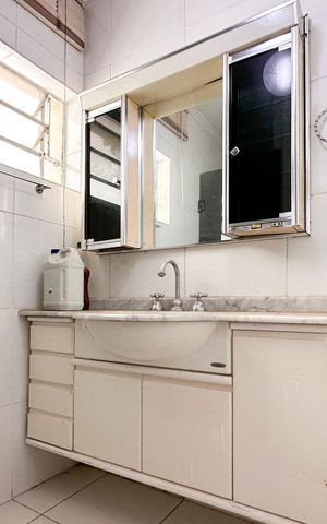 Casa à venda com 350m², 4 quartos e 4 vagasBanheiro Social