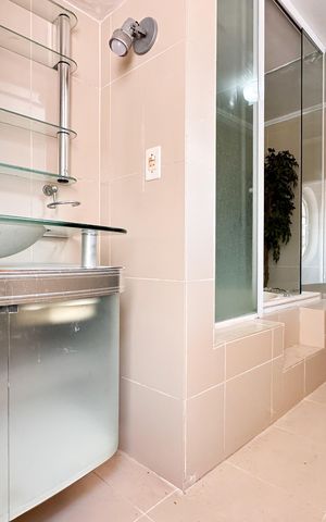 Casa à venda com 350m², 4 quartos e 4 vagasBanheiro da Suíte