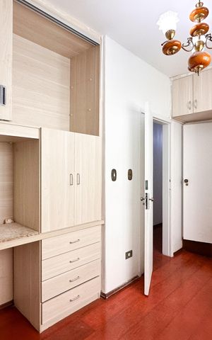 Casa à venda com 350m², 4 quartos e 4 vagasEscritório