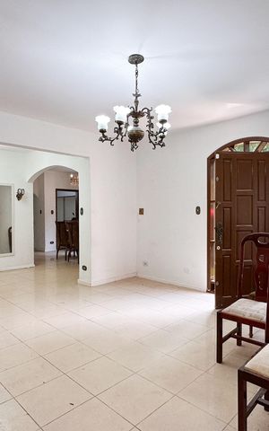 Casa à venda com 350m², 4 quartos e 4 vagasSala
