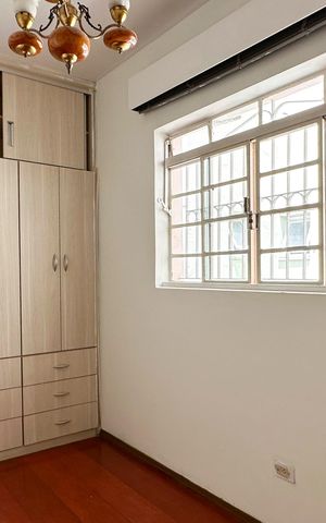 Casa à venda com 350m², 4 quartos e 4 vagasEscritório