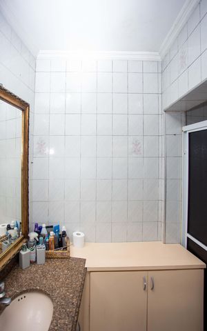 Casa à venda com 253m², 3 quartos e 2 vagasBanheiro
